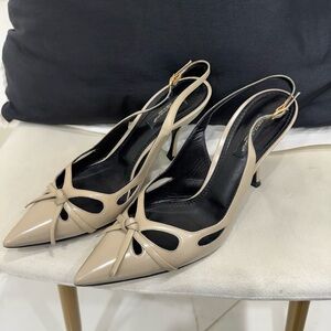 Manolo Blahnik Beige Patent Pointed-Toe Slingback Heels with Knot Detail